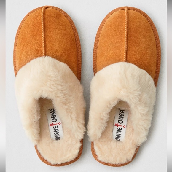 Minnetonka Women's Chesney Scuff Slipper - Picture 5 of 5